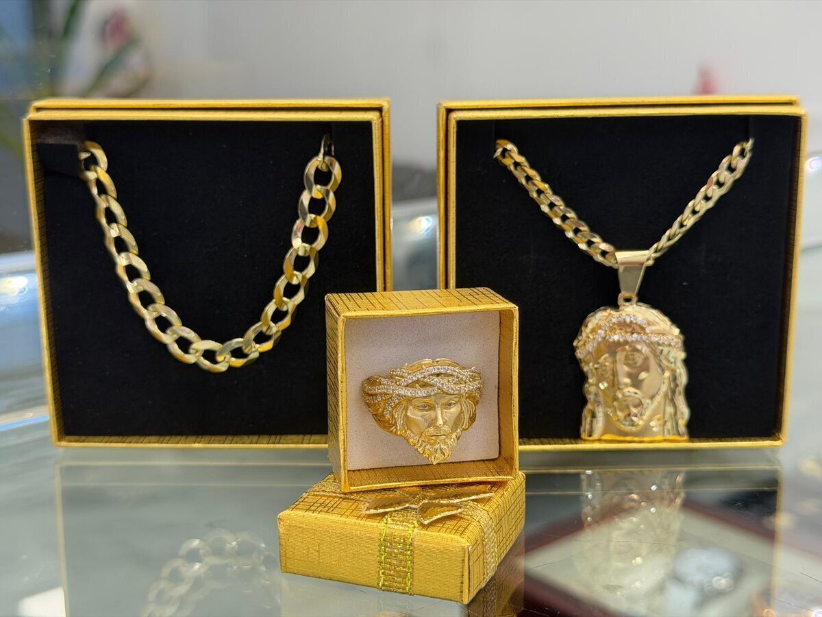 Dije Cara de Cristo en Oro 10K