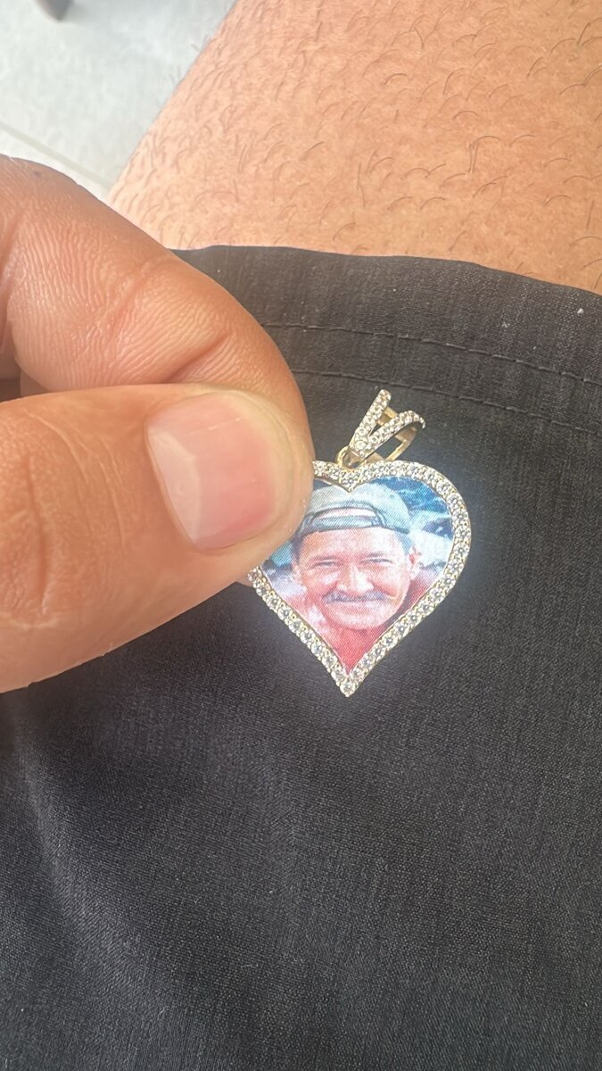 Dije Virgen de la Caridad en Oro 10K