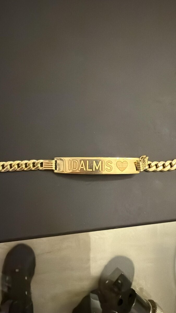 Dije Virgen de la Caridad en Oro 10K - Imagen 3