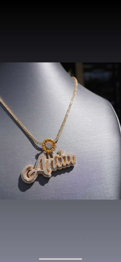 Dije Cara de Cristo en Oro 10K - Imagen 3