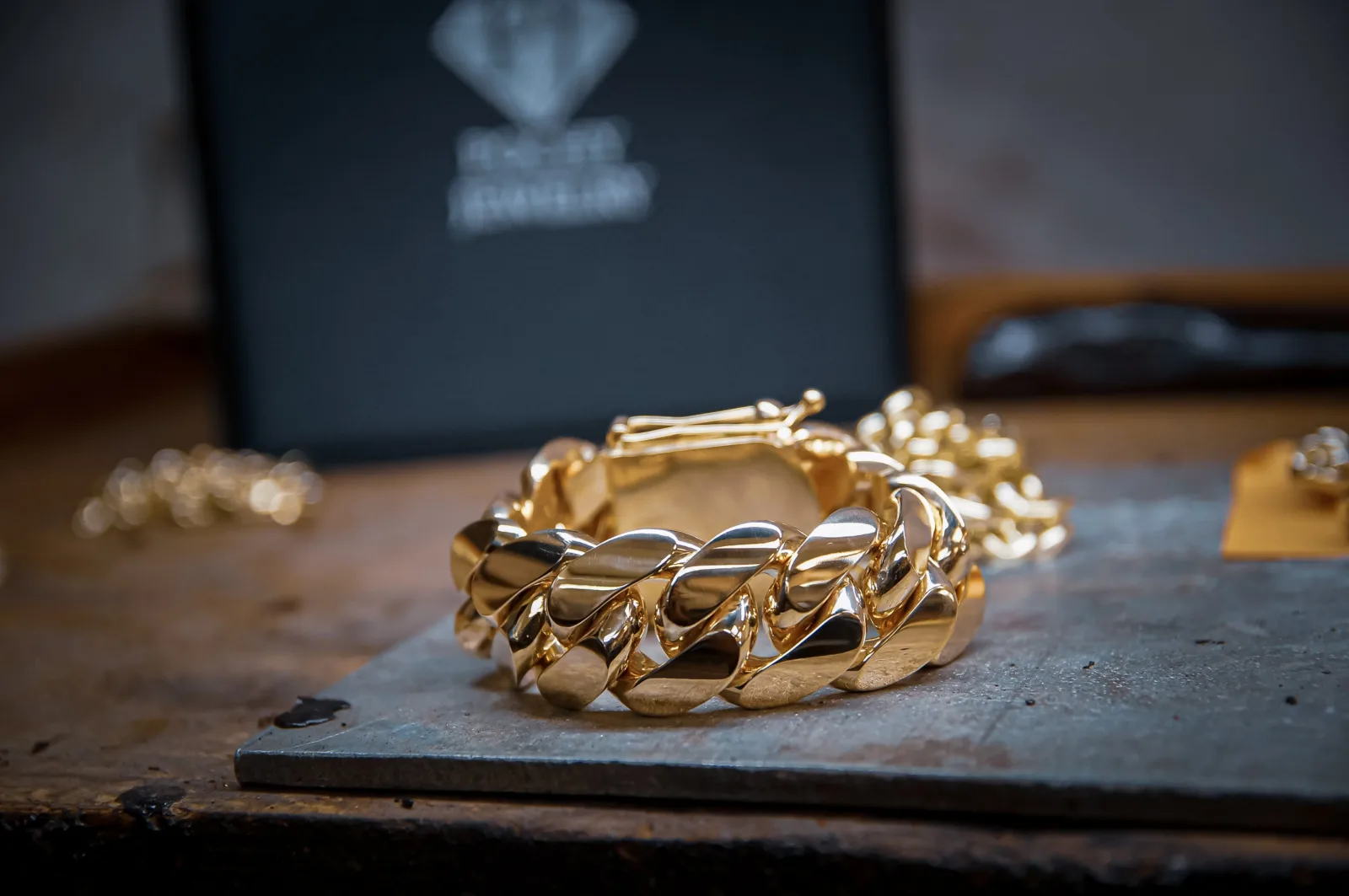 9mm Cuban Link Bracelet - Solid Gold Handcrafted in Miami - Pochy Jewelry