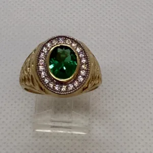 Anillo Ovalado con Piedra Verde en Oro 10K