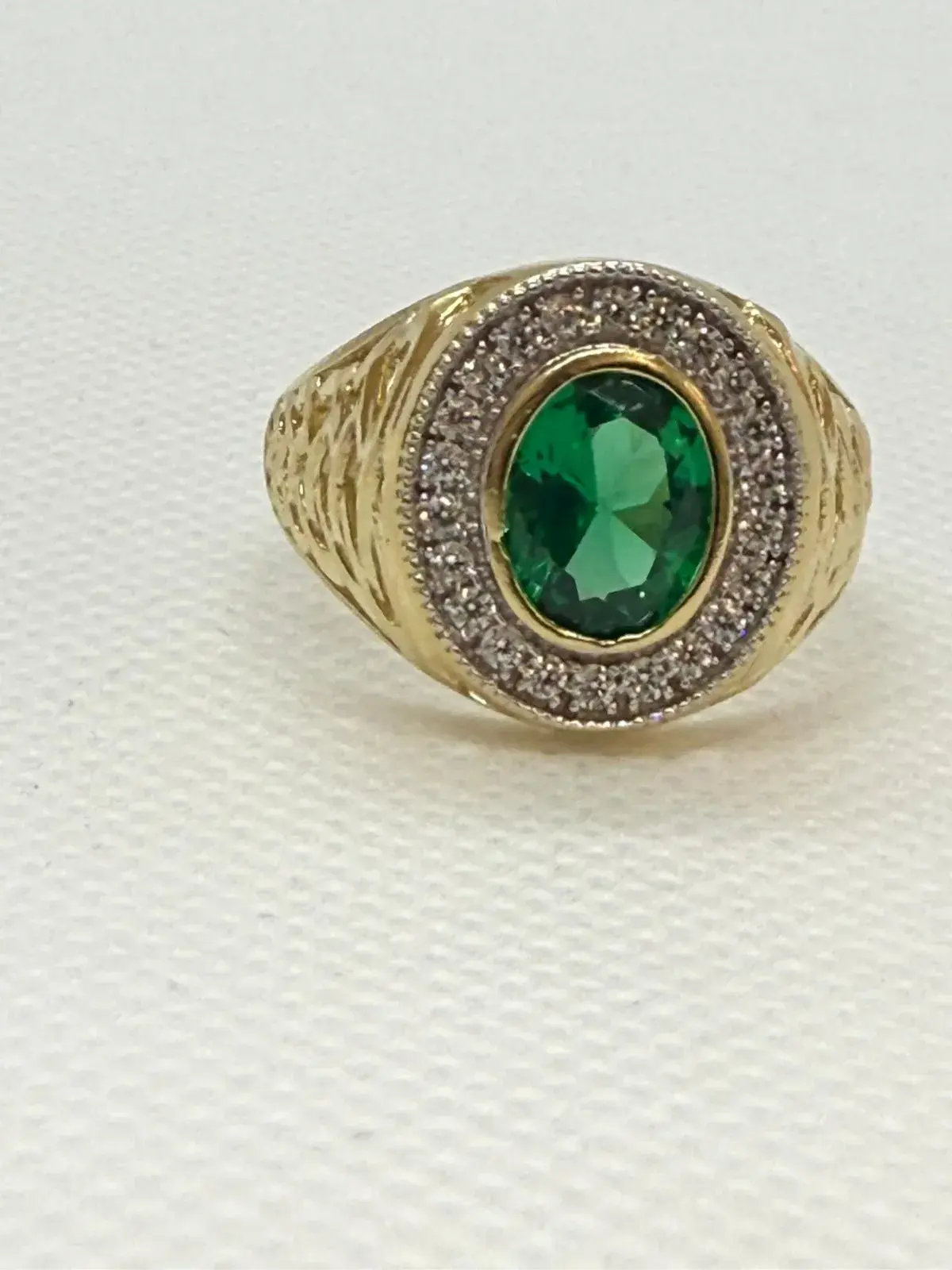 Anillo Ovalado con Piedra Verde en Oro 10K - Imagen 3