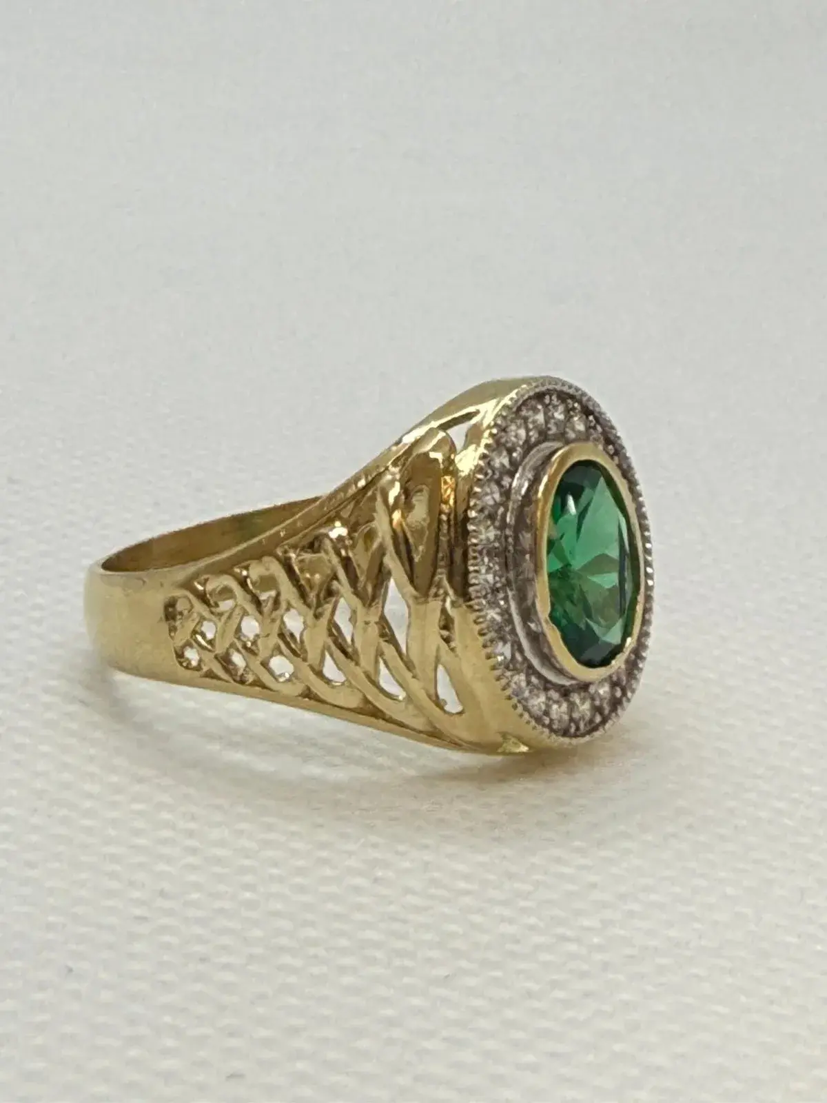 Anillo Ovalado con Piedra Verde en Oro 10K - Imagen 4