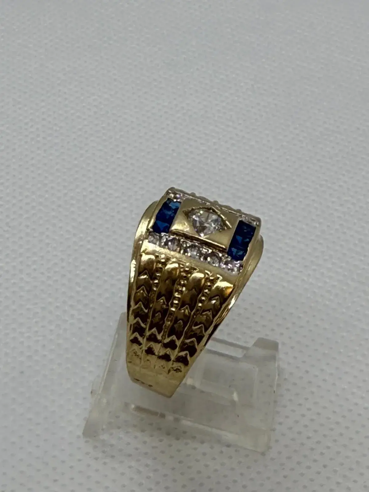 Anillo en Forma de Sello con Zafiro y Circonias en Oro 10K - Imagen 2