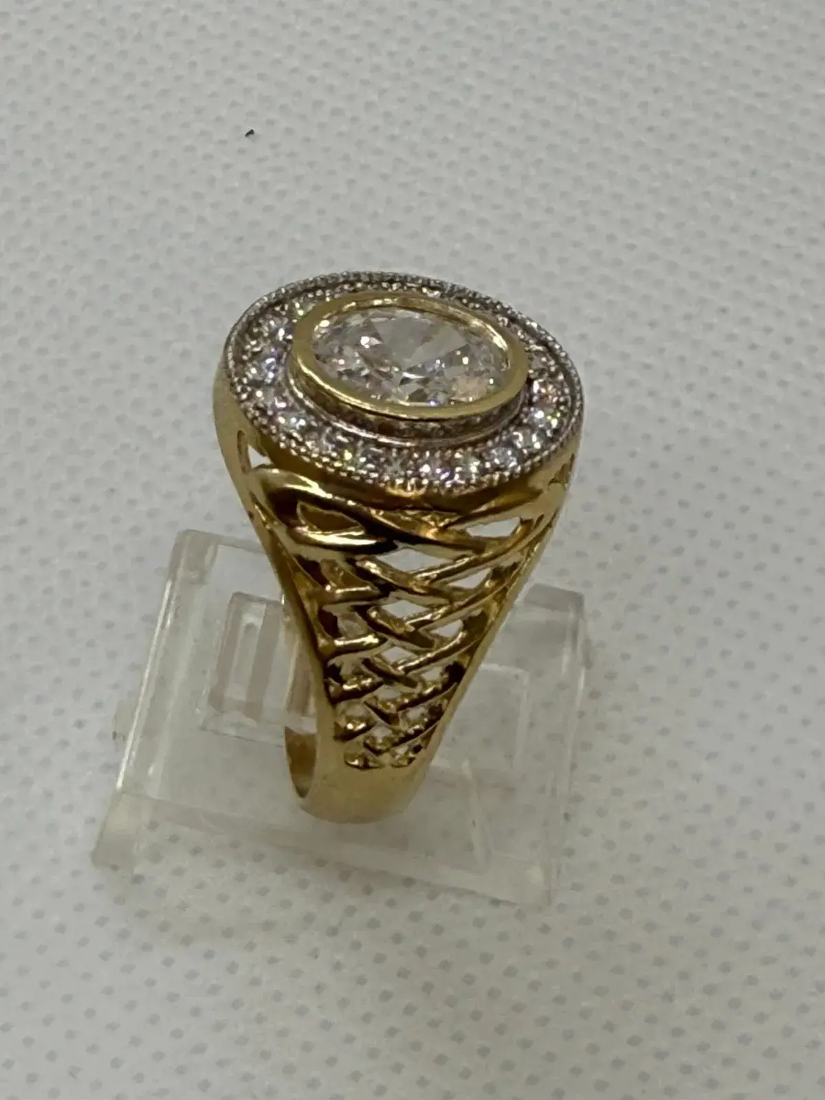 Anillo Ovalado con Piedra de Circonia Blanca en Oro 10K - Imagen 2