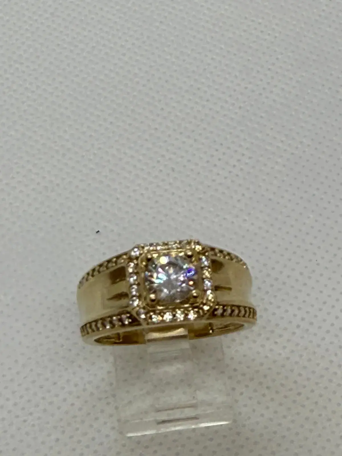 Anillo Cuadrado con Piedra de Circonia Blanca en Oro 10K