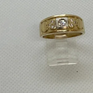 Anillo en Forma de Sello con Corazones en Oro 10K