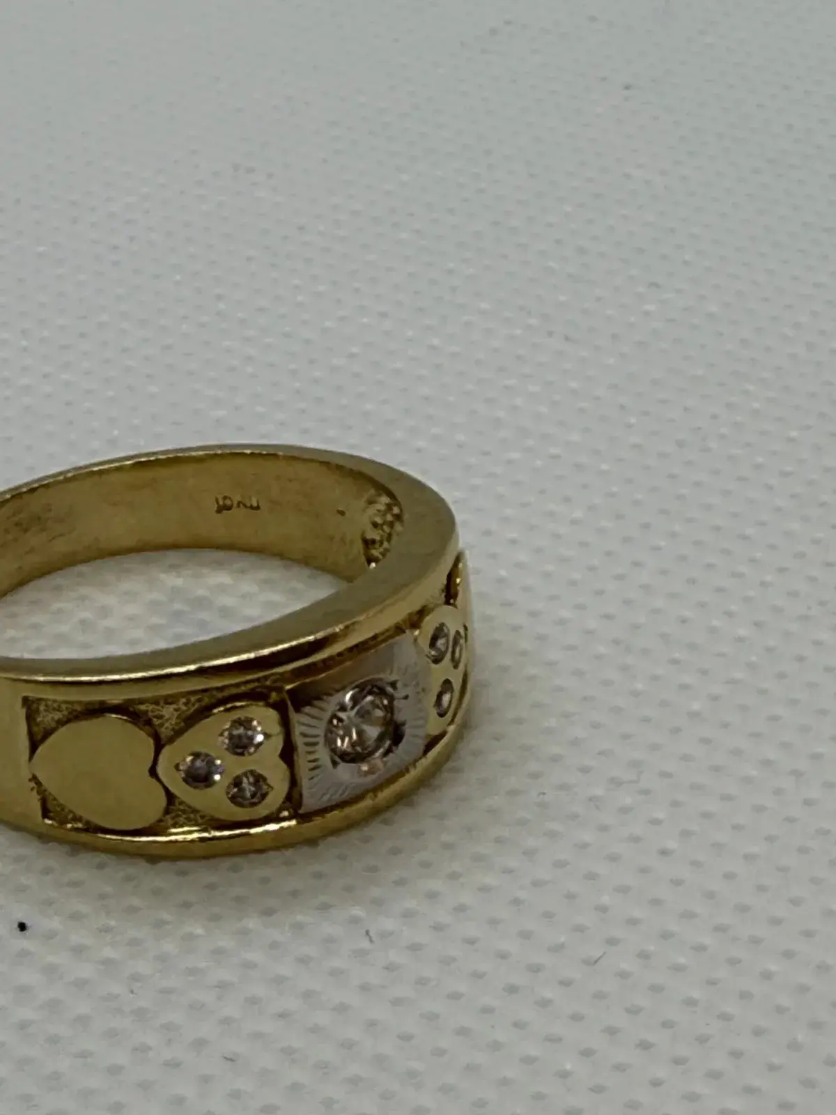 Anillo en Forma de Sello con Corazones en Oro 10K - Imagen 3