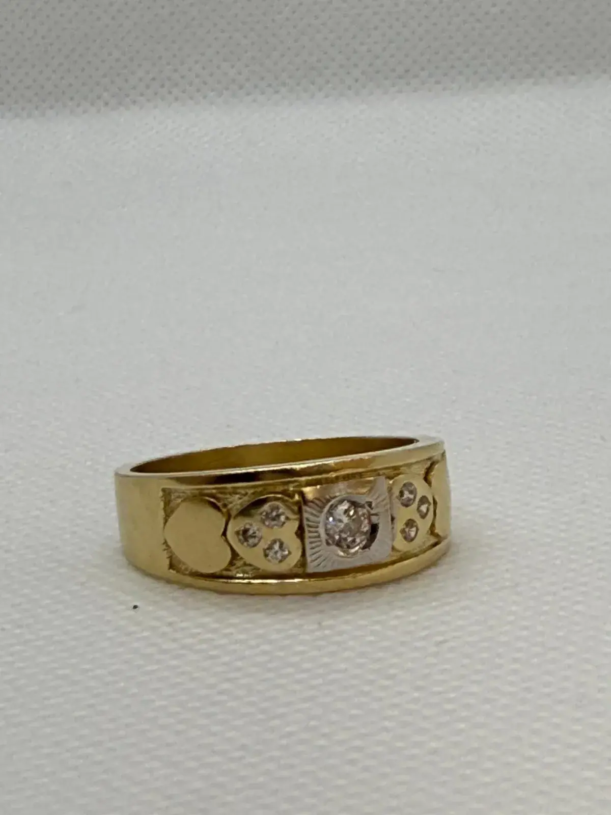 Anillo en Forma de Sello con Corazones en Oro 10K - Imagen 4