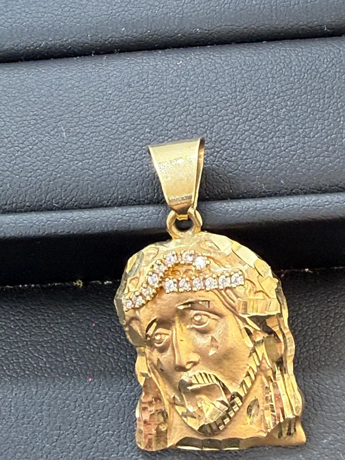 Dije de Cara de Cristo en Oro 10K