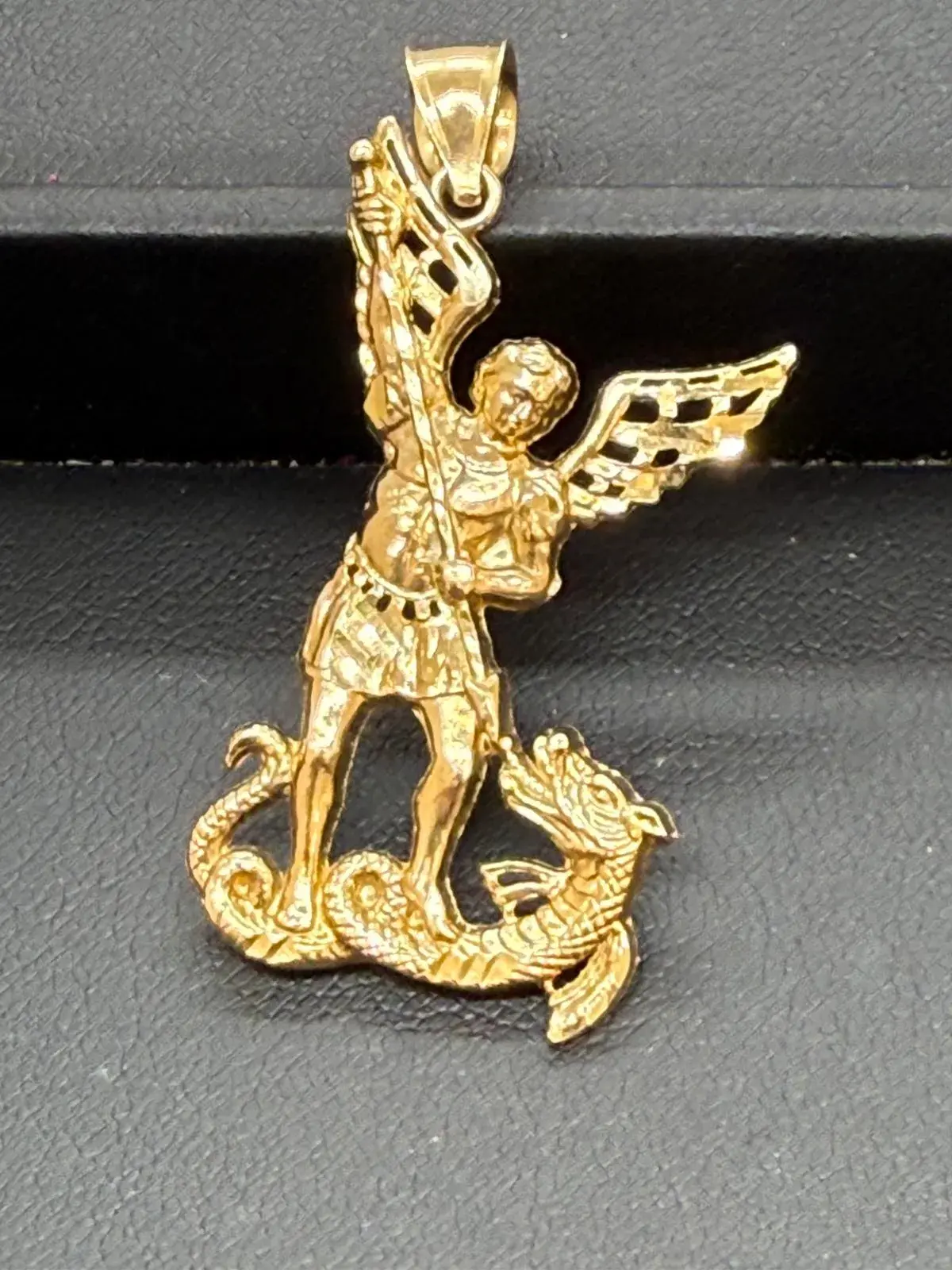 Dije de Arcángel en Oro 10K