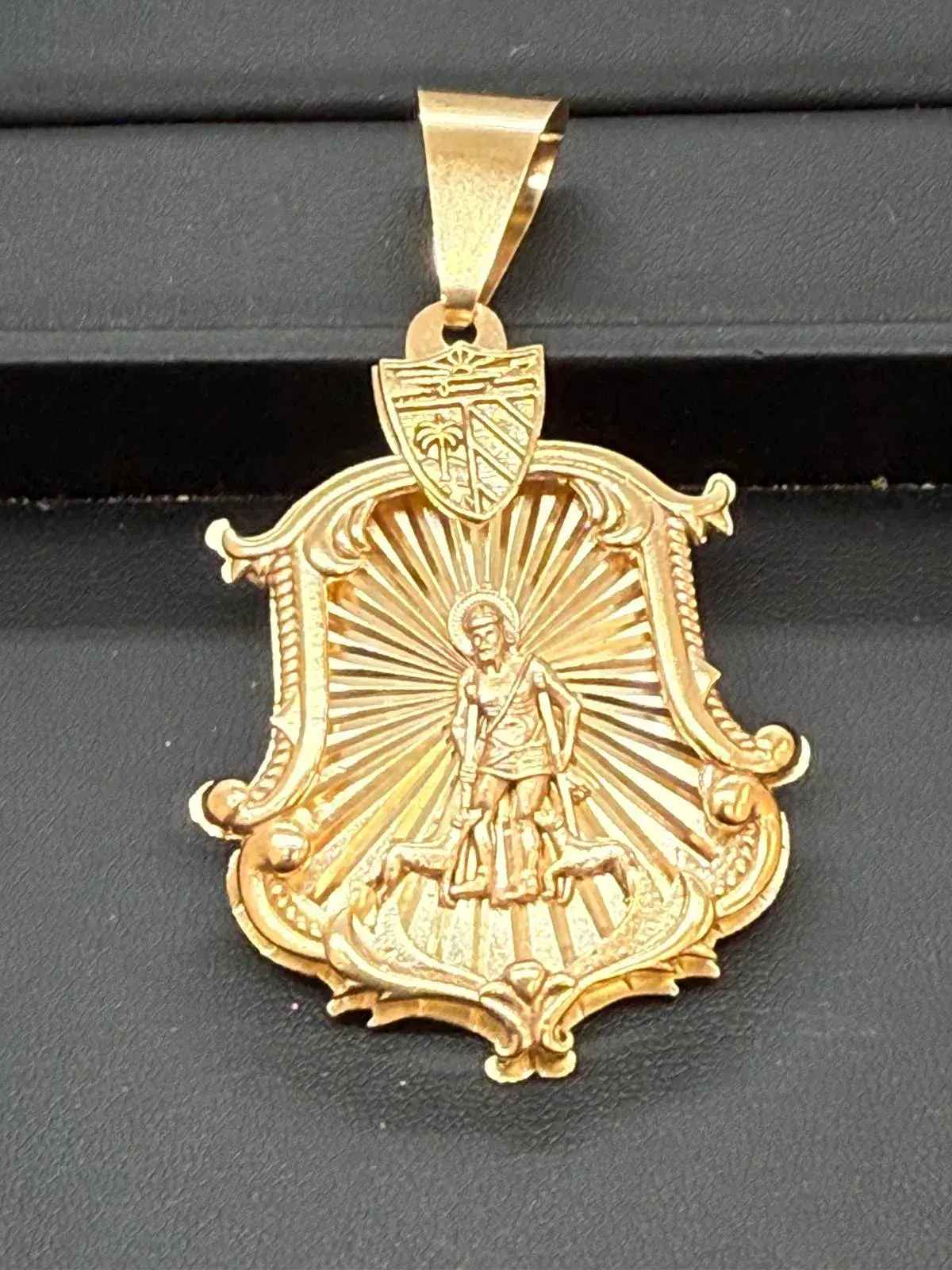 Dije de San Lázaro en Oro 10K - Imagen 2