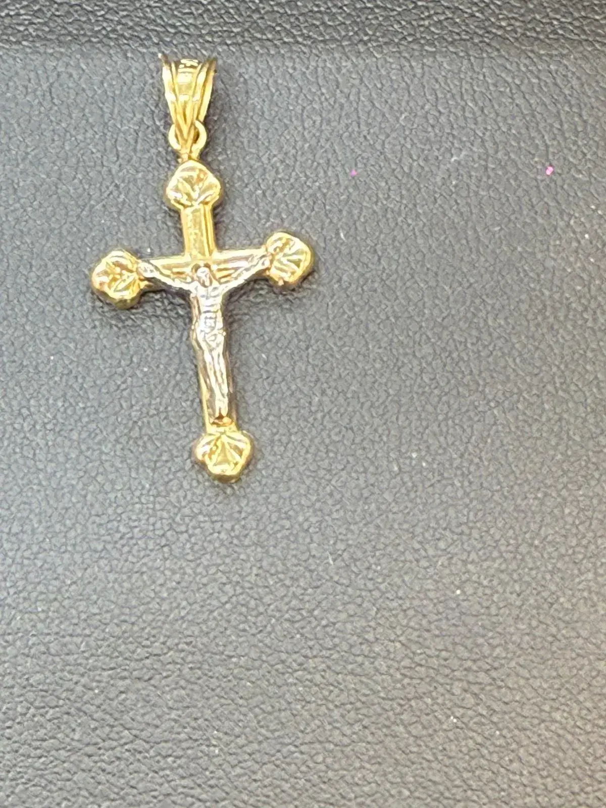 Crucifijo Pequeño en Oro 10K