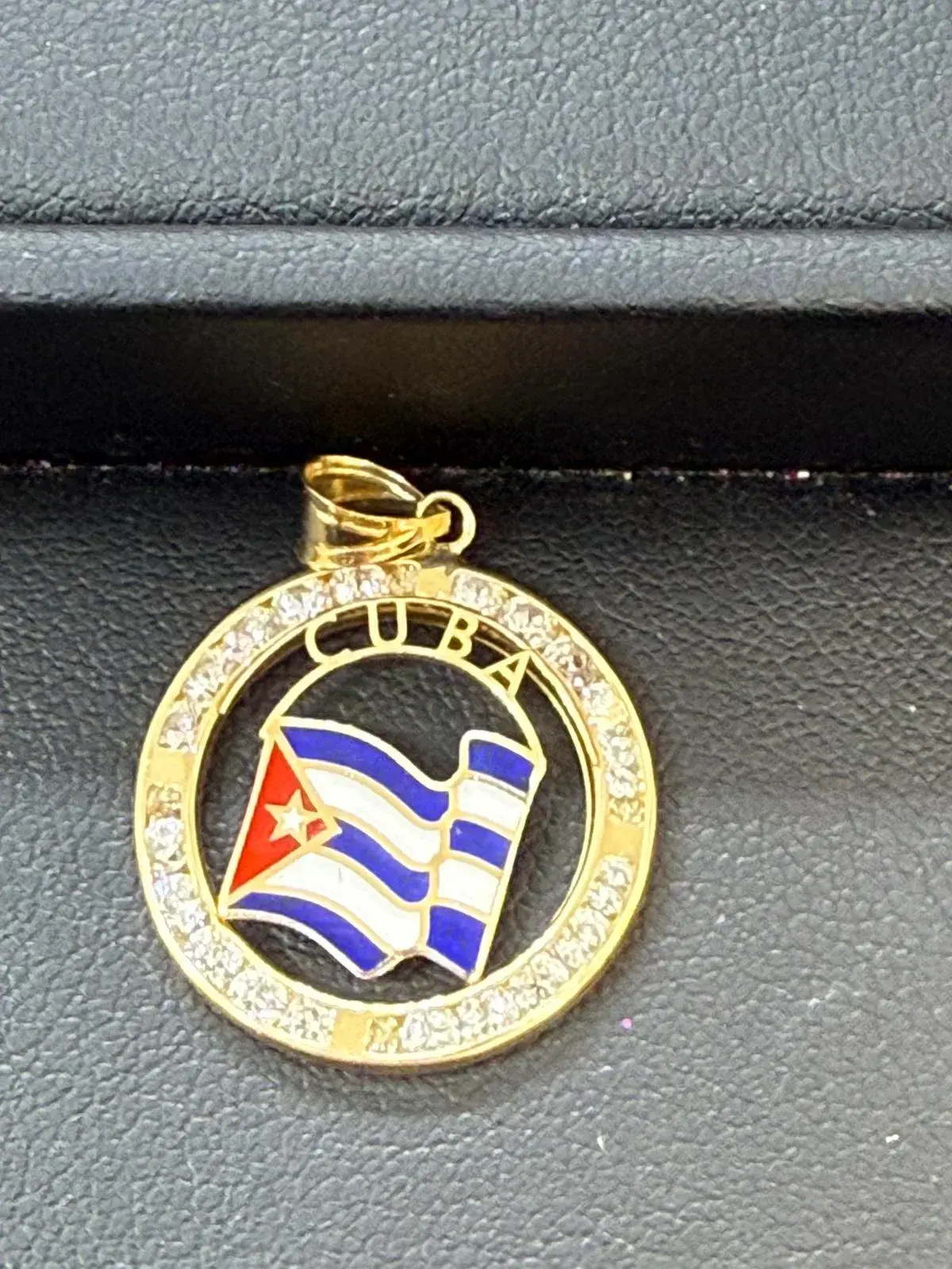 Dije de Bandera Cubana en Oro 10K