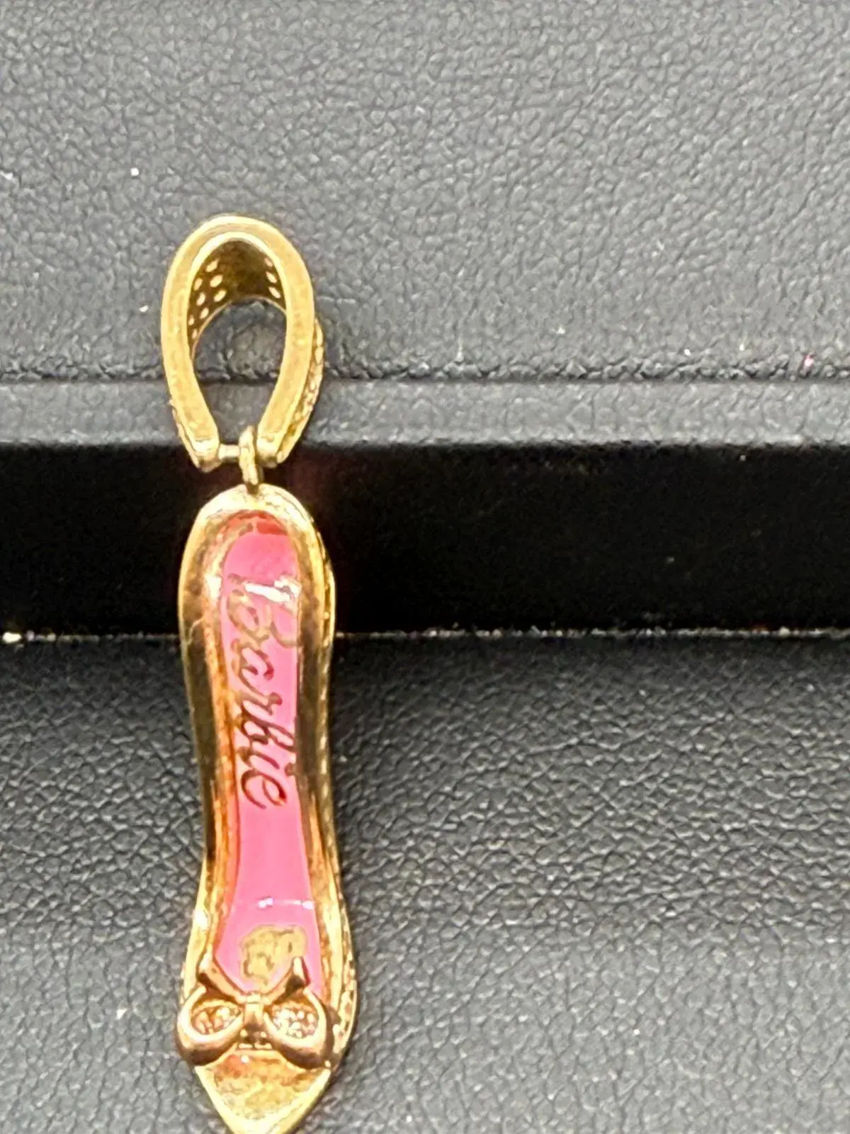 Dije de Tacón en Oro 10K