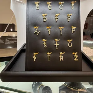 Dije de Letras en Oro 10K