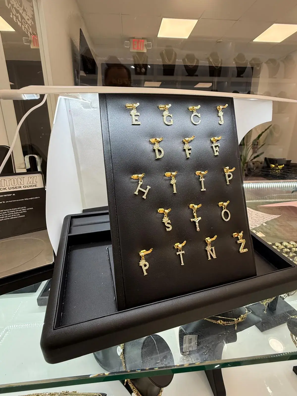 Dije de Letras en Oro 10K - Imagen 2