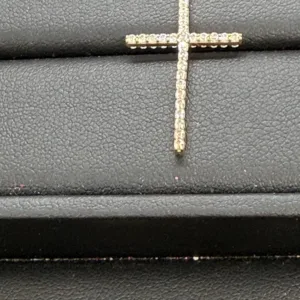 CRUZ con CIRCONIAS en Oro 10K