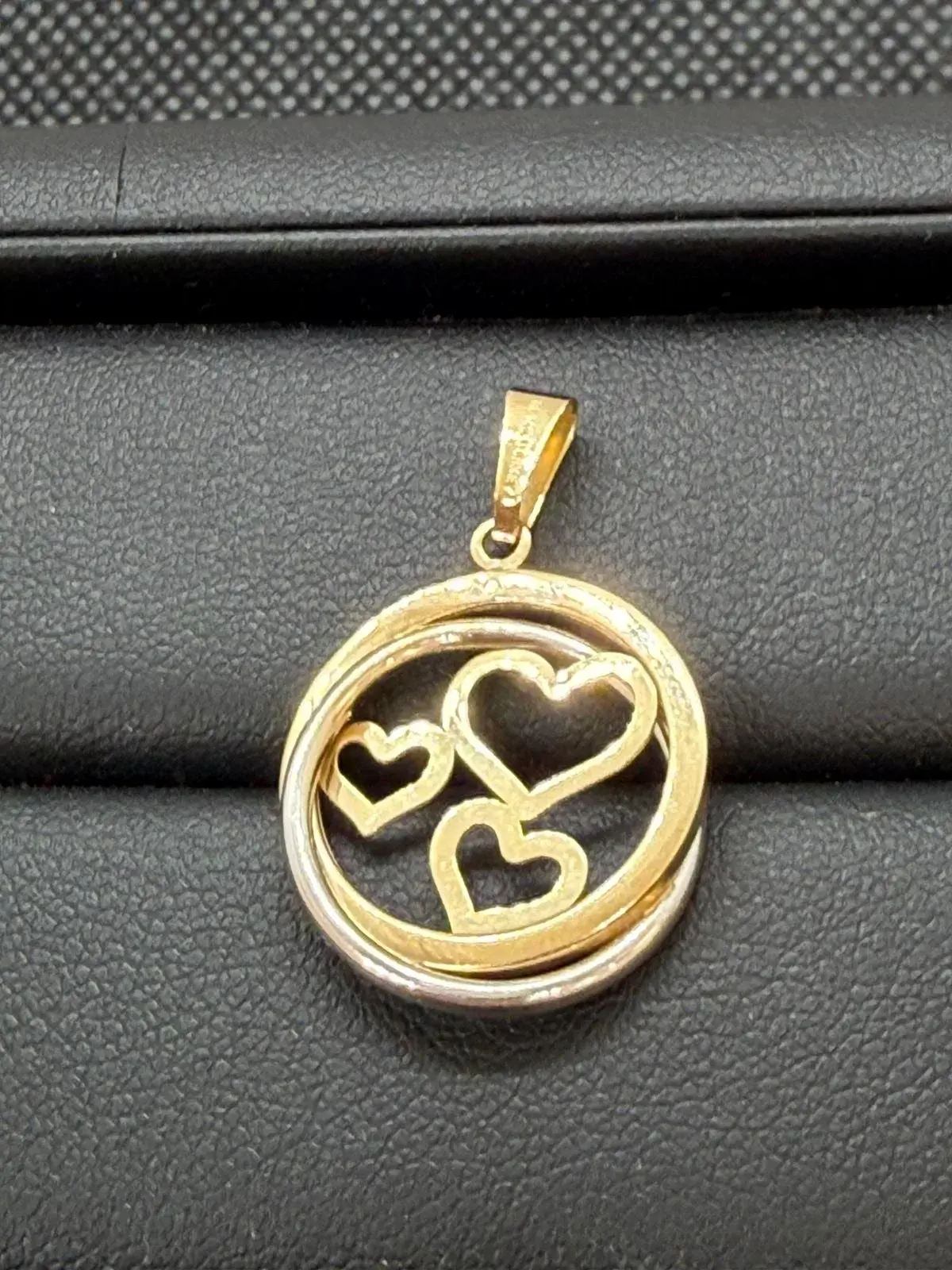 Dije de Tres Corazones en Oro 10K