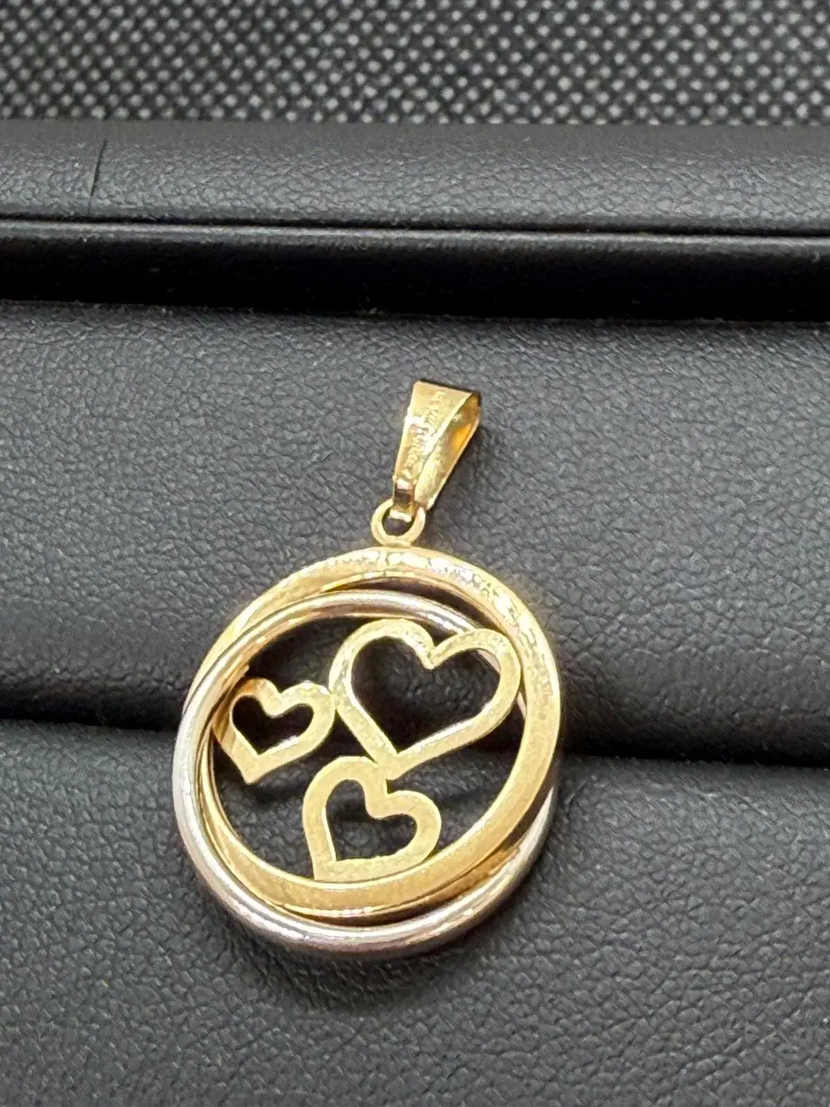 Dije de Tres Corazones en Oro 10K - Imagen 2