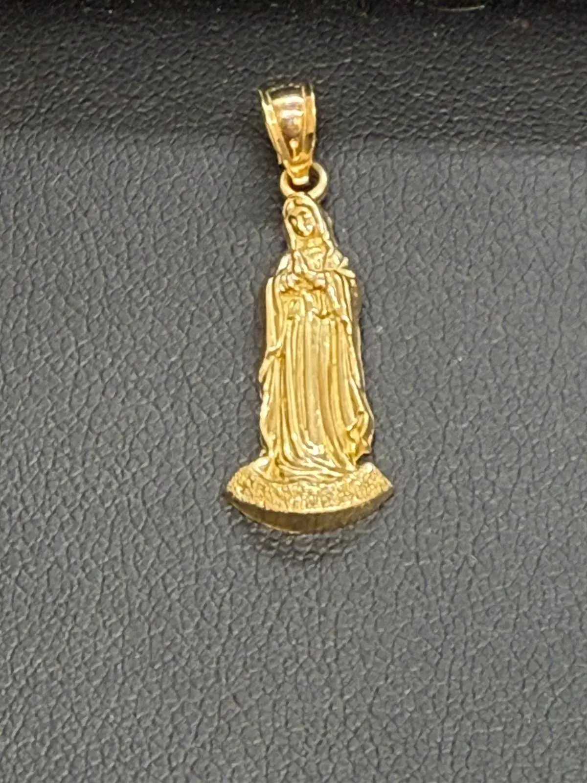 Dije de Virgen Maria en Oro 10K