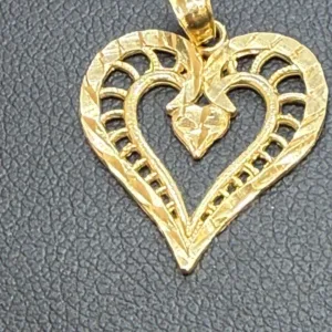 Dije de CorazÃ³n Calado en Oro 10K