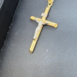 Dije de Crucifijo en Oro 10K