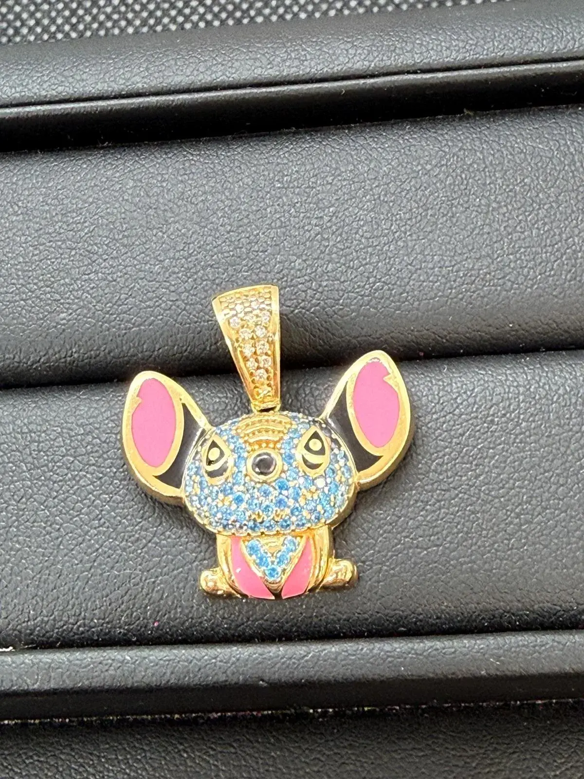 Dije de Stish en Oro 10K