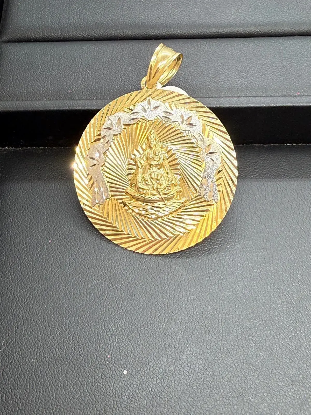 Virgen de la Caridad en Oro 10K