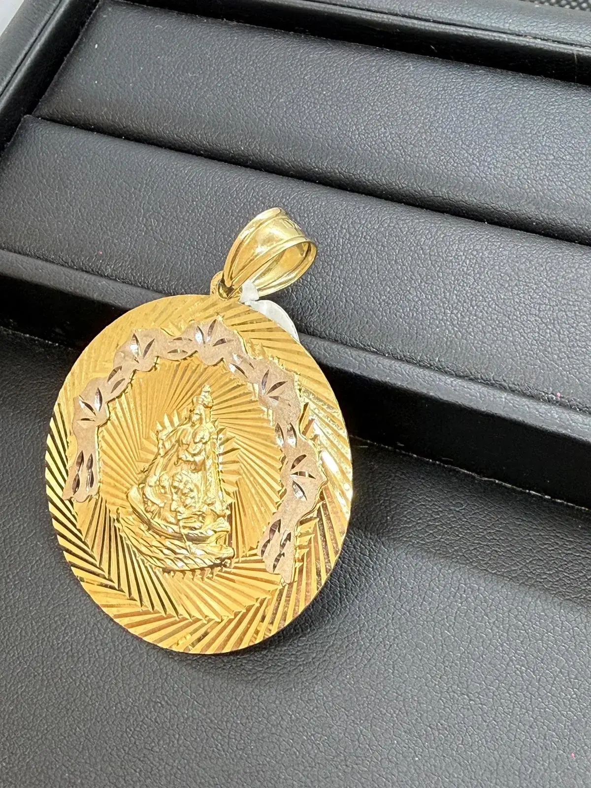 Virgen de la Caridad en Oro 10K - Imagen 2