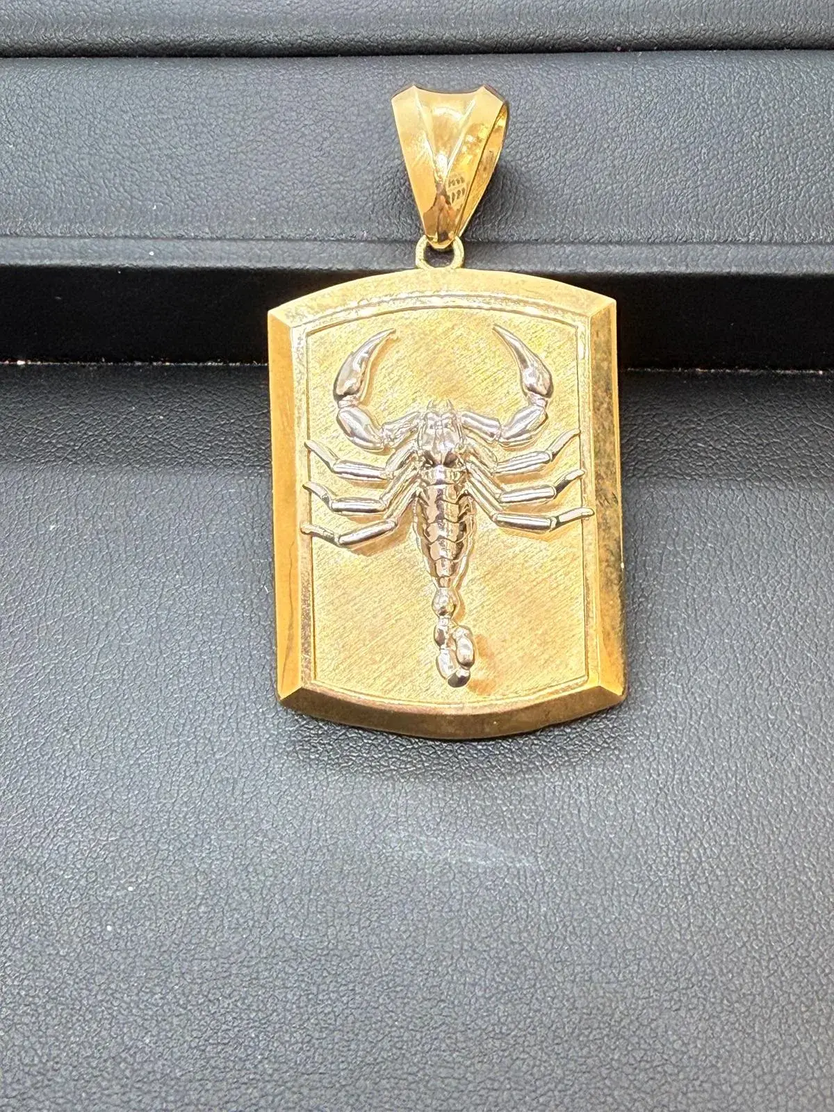 Dije de Escorpion en Oro 10K
