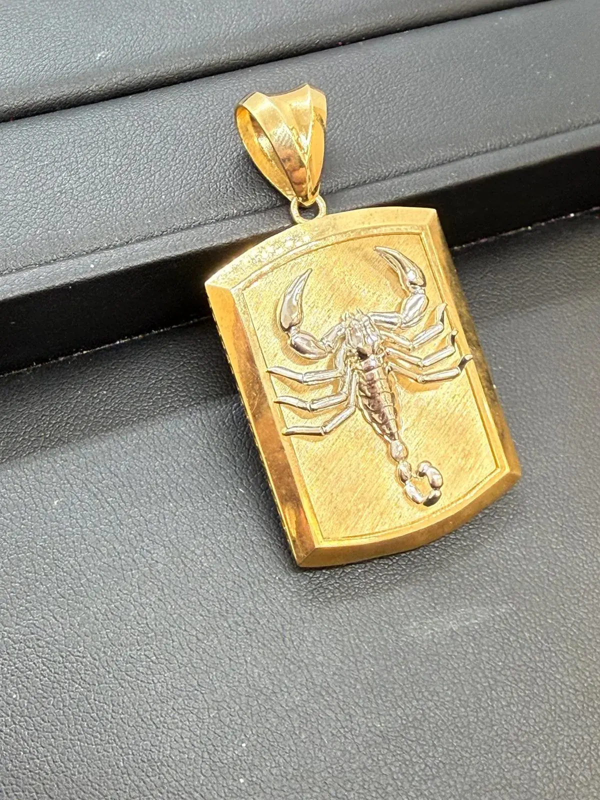 Dije de Escorpion en Oro 10K - Imagen 2