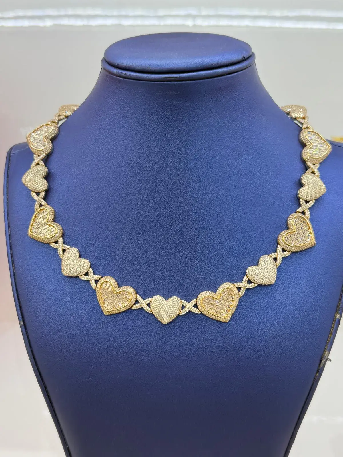 Corazones en Circonias en Oro 10K - Imagen 2