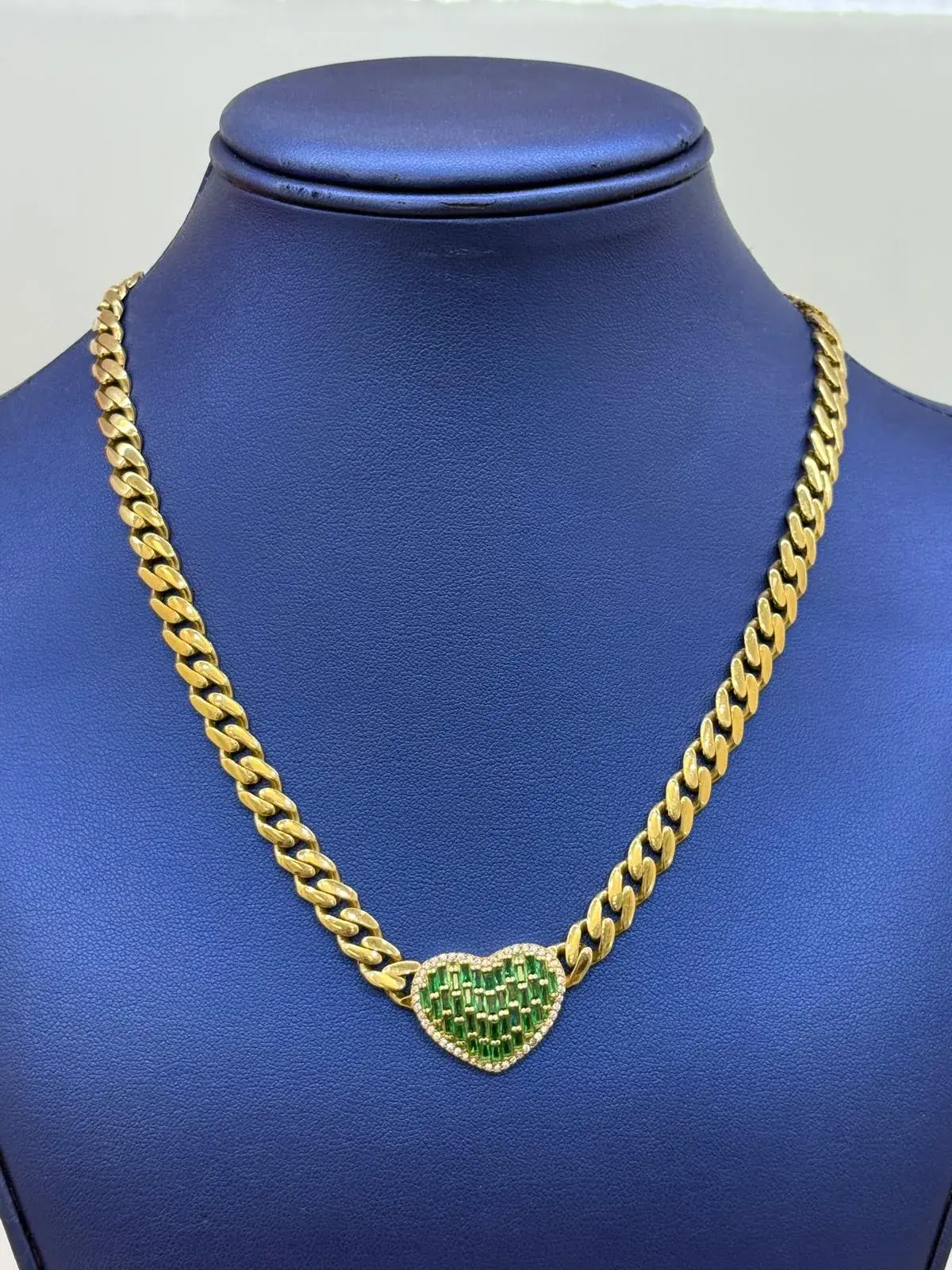 Mónaco con Corazón Verde en Oro 10K - Imagen 3