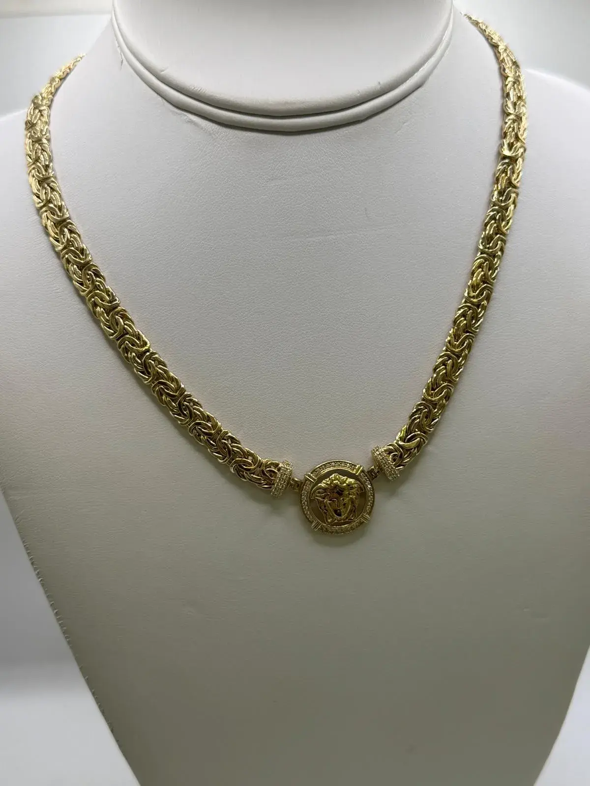 Bizantino Medusa en Oro 10K